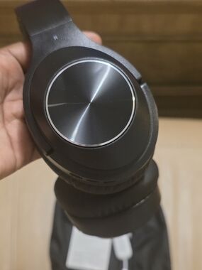 Wireless Over-Ear Bluetooth Noise Canceling Headphones - Black Model Anc1